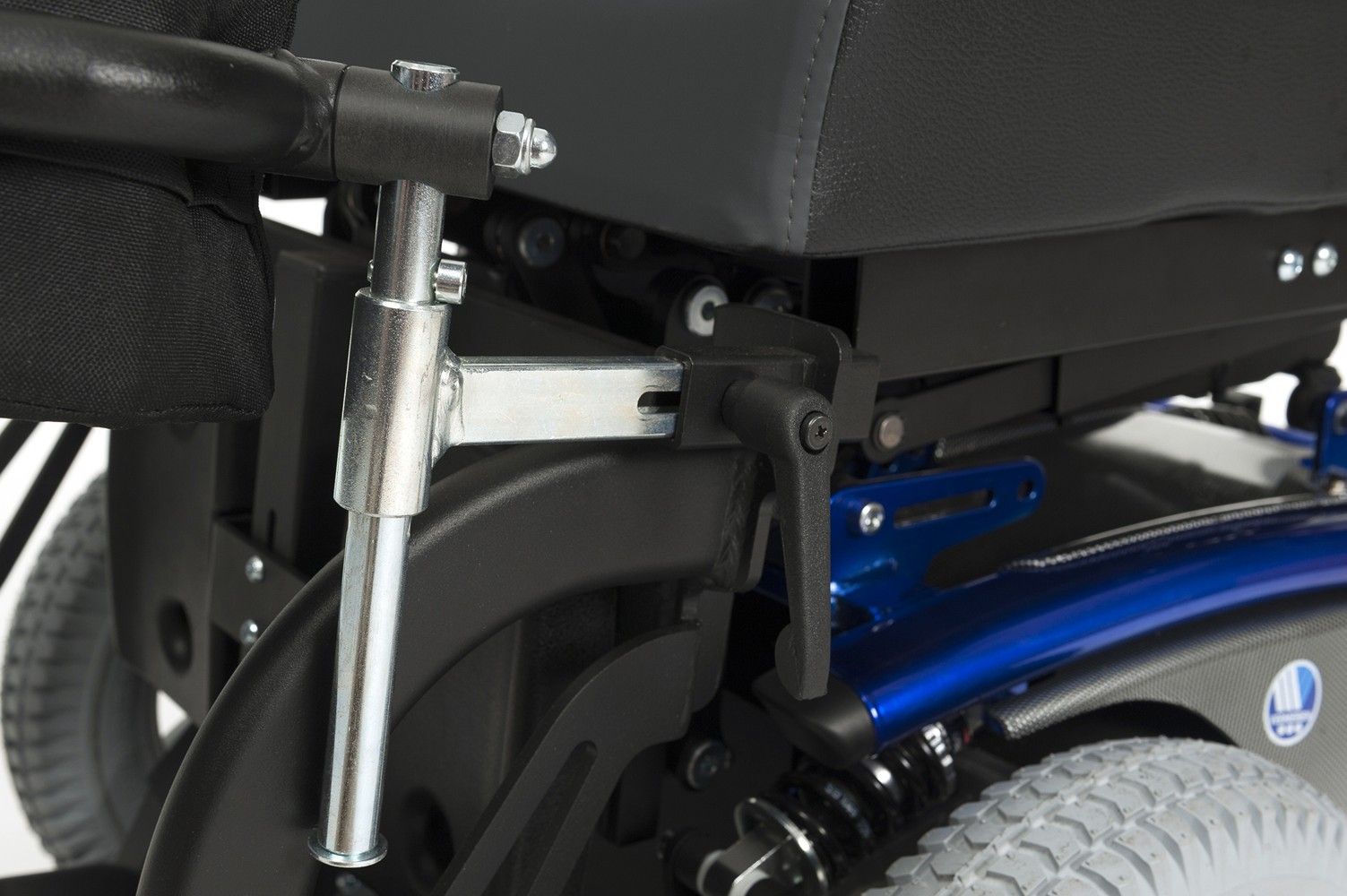 Кресло-коляска инвалидная с электроприводом Timix SU Vermeiren купить в OrtoMir24