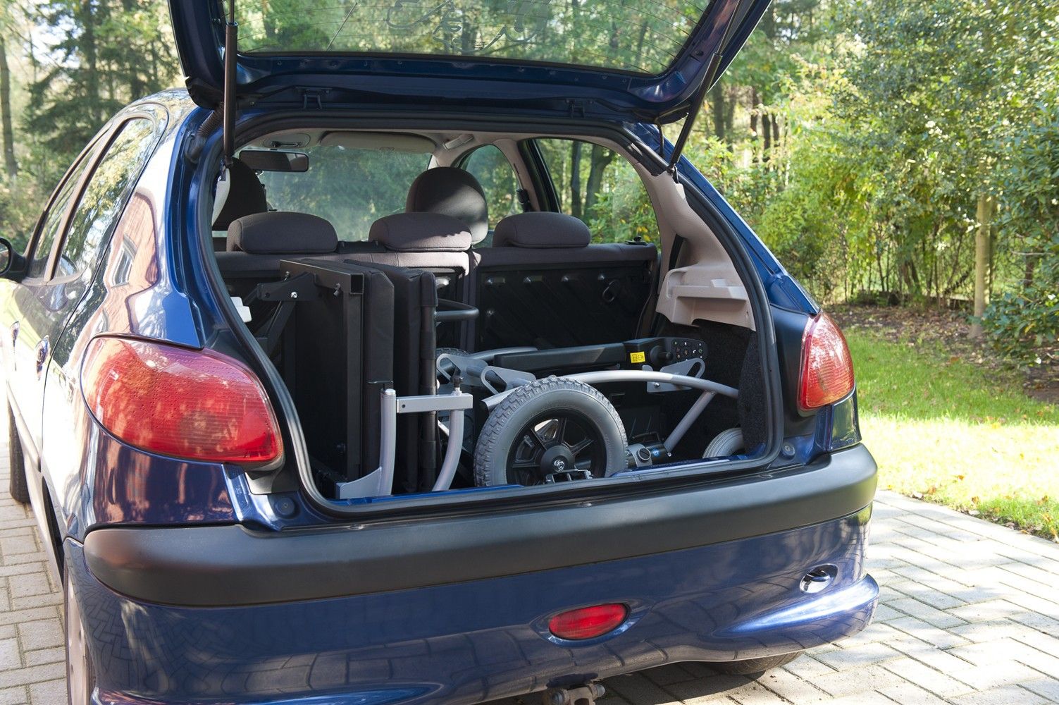 Кресло-коляска инвалидная с электроприводом Navix Lift Vermeiren купить в OrtoMir24